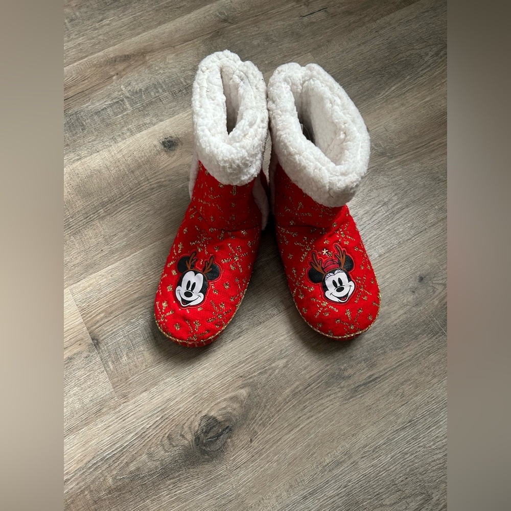 NWT cute Disney Minnie and Mikey Slipper boots Adult size 9/10 (keep warm)